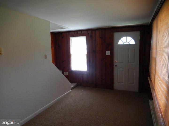 91 North Halsey Road Dover, DE 19901 - Photo 2 of 12 Foyer