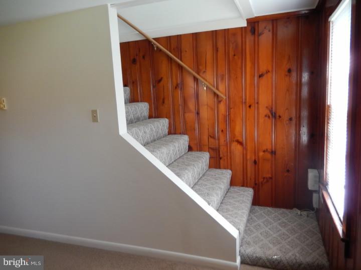 91 North Halsey Road Dover, DE 19901 - Photo 3 of 12 Foyer