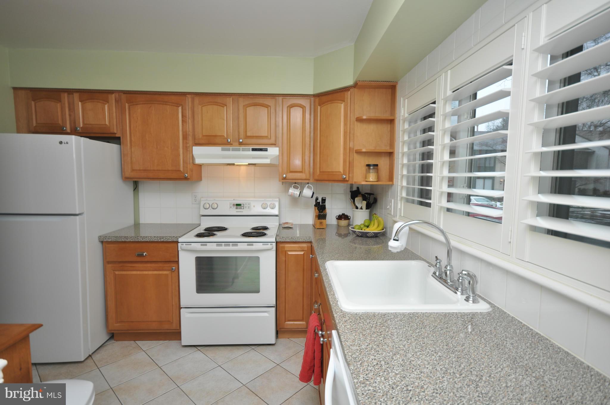 2013 Golf Course Drive Reston, VA 20191 - Photo 12 of 30 Kitchen