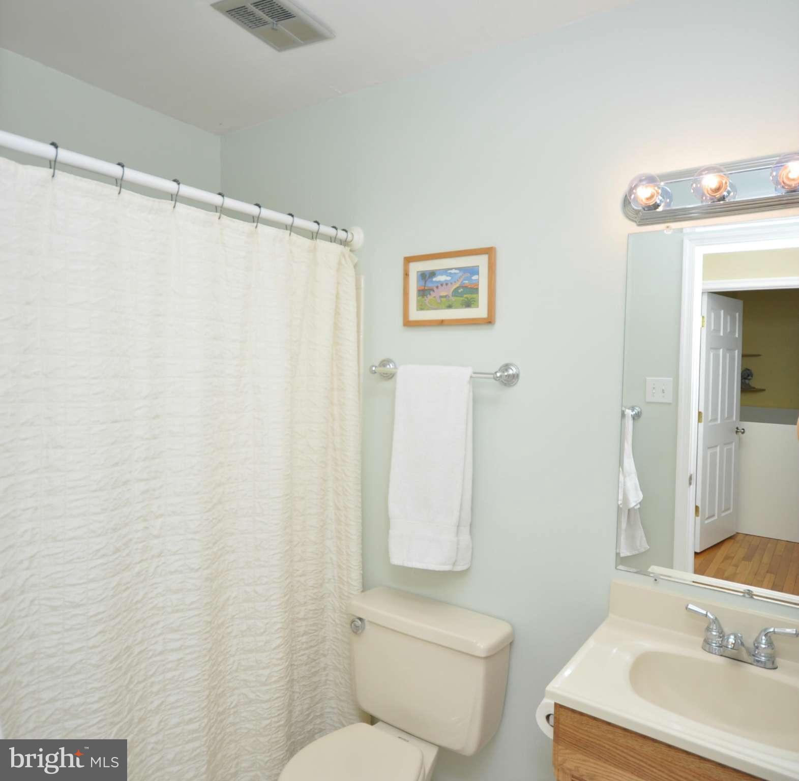 2013 Golf Course Drive Reston, VA 20191 - Photo 20 of 30 Bath