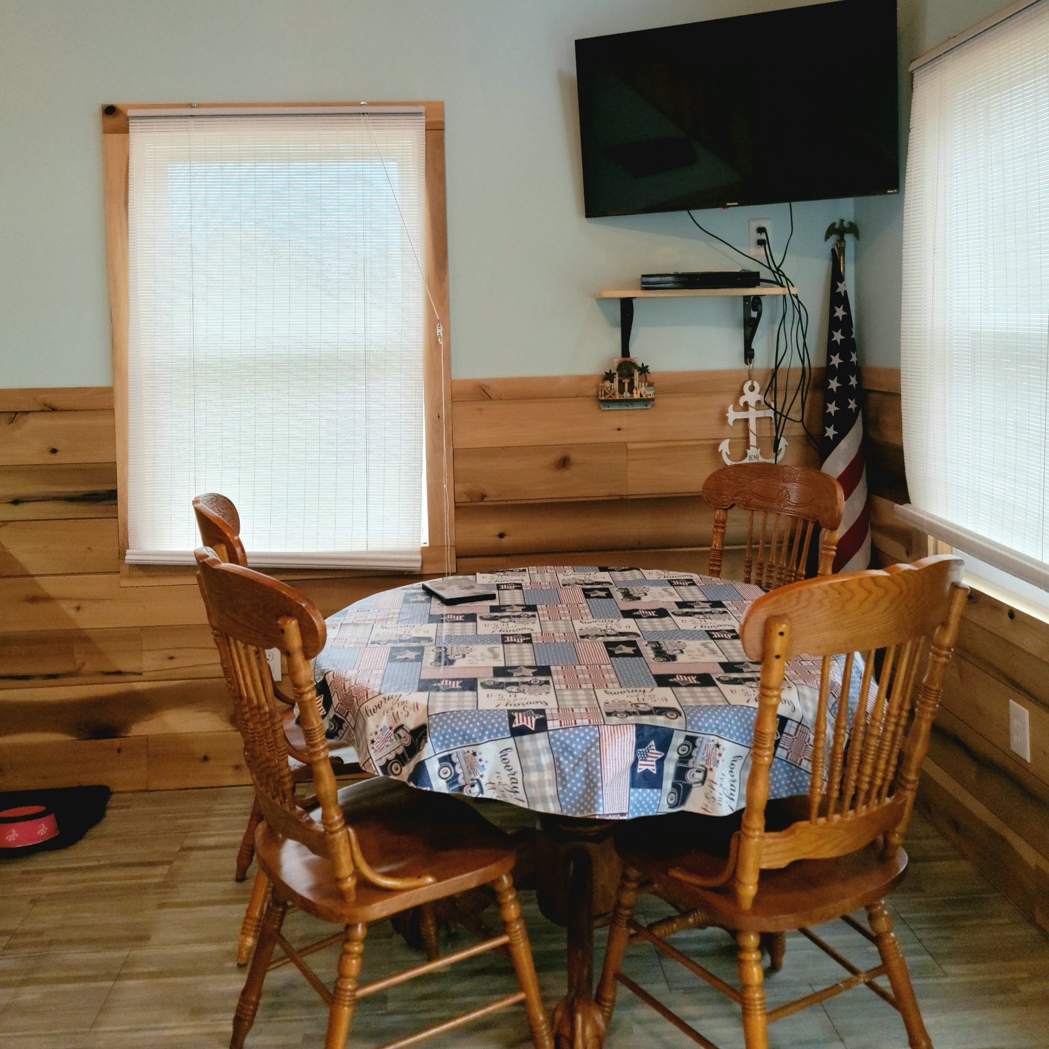 485 Creekside View Lane Decaturville, TN 38329 - Photo 3 of 31 a view of a dining room with furniture