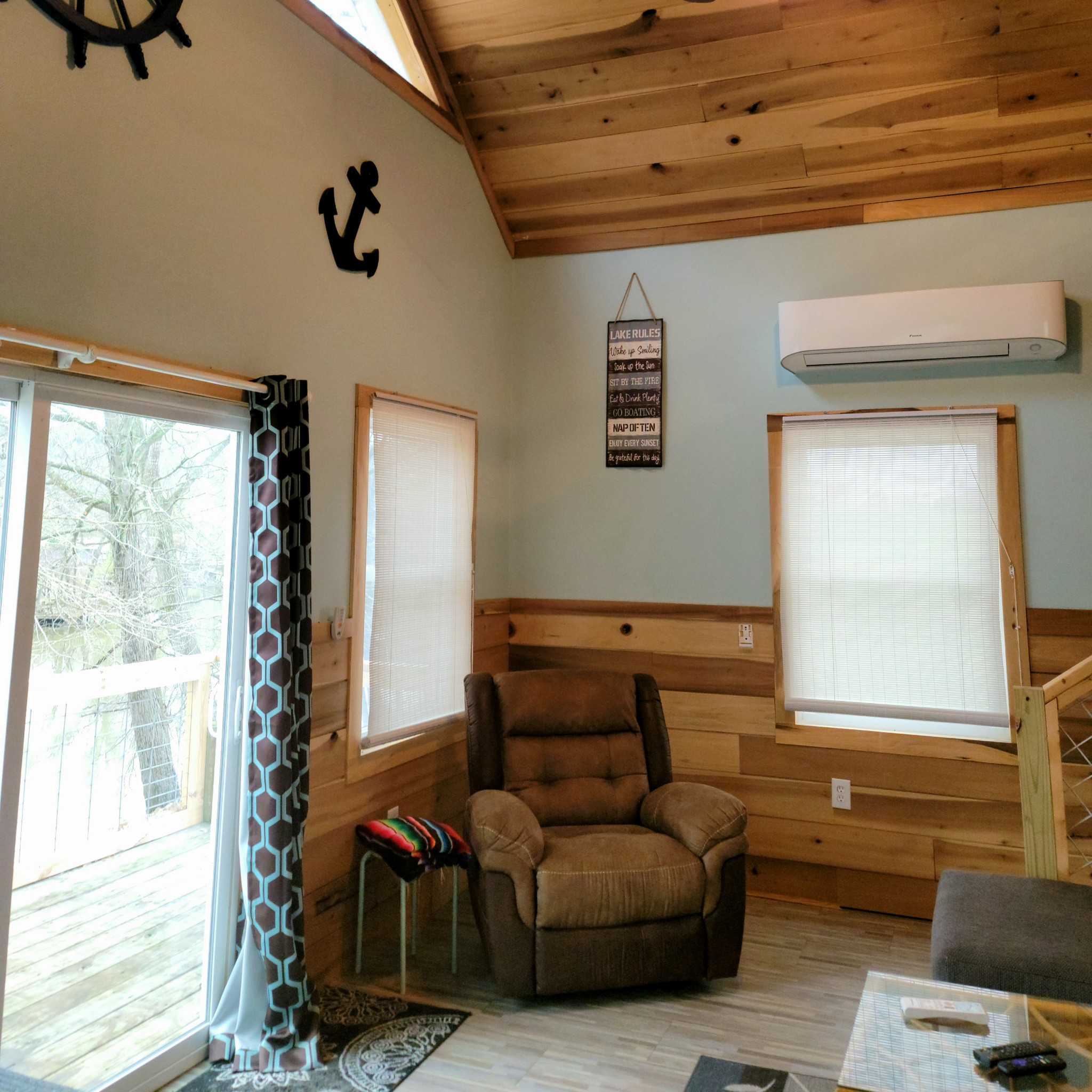 485 Creekside View Lane Decaturville, TN 38329 - Photo 6 of 31 a living room with furniture and a window