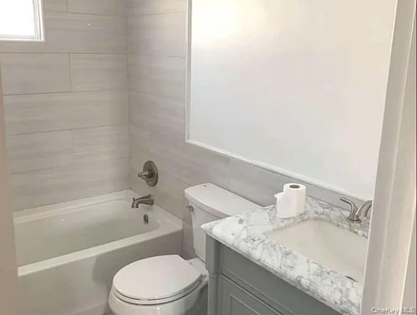 98 N Road Babylon, NY 11702 - Photo 8 of 9