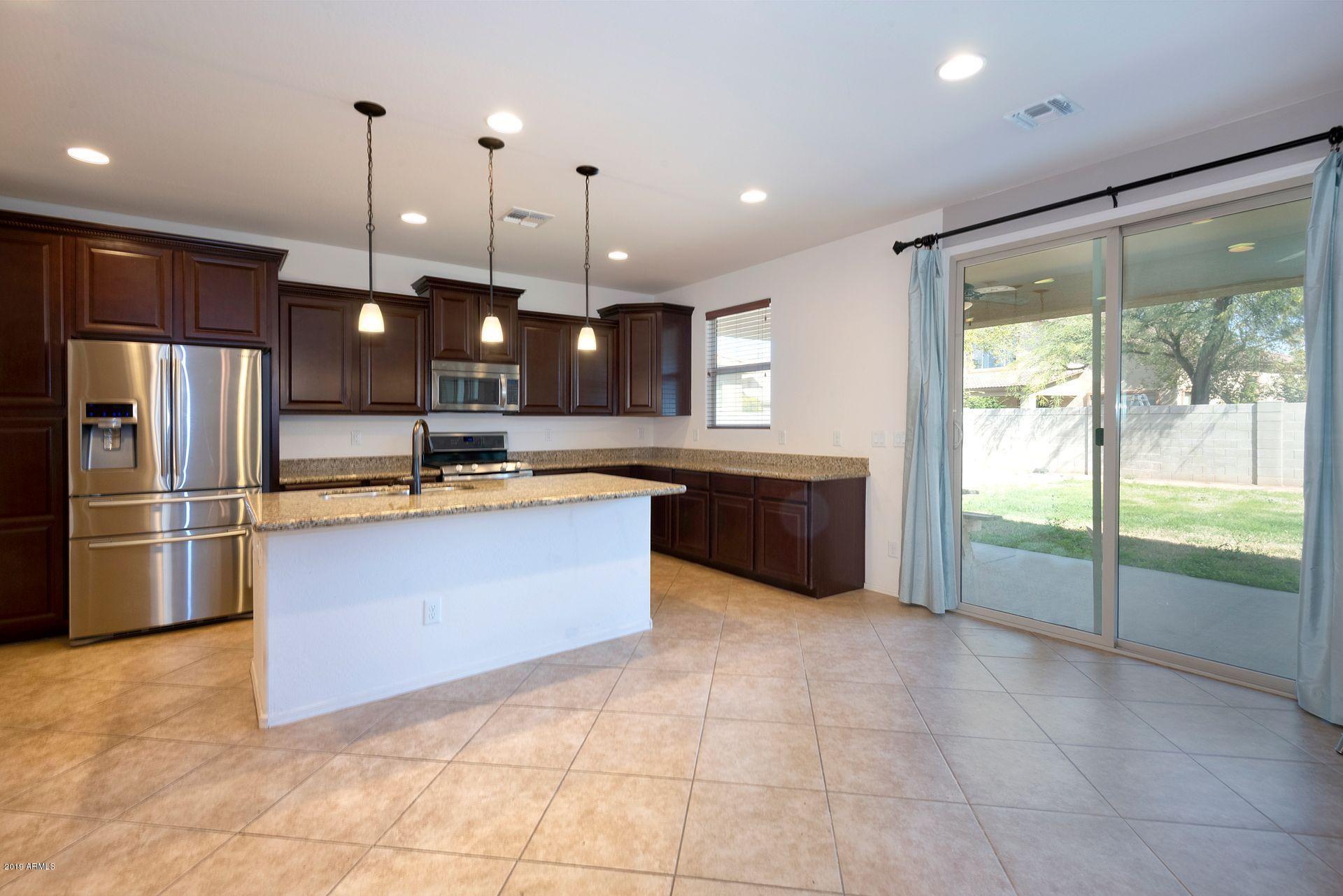 2436 West Beverly Rd. Phoenix, AZ 85041 - Photo 4 of 25 10