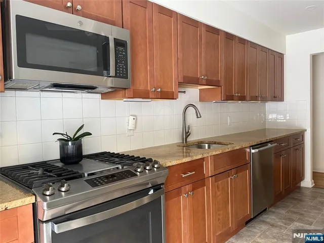 $3,200 | 724 6th Street, Unit 1, Carlstadt, NJ 07072