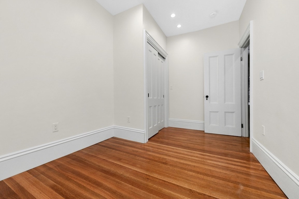 13 South Russell Street, Unit 2 Boston, MA 02114 - Photo 7 of 11