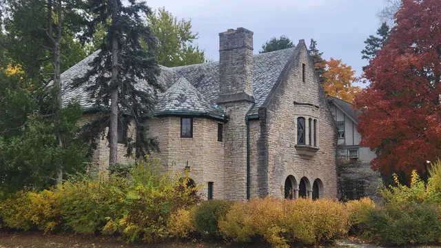 $615,000 | 1101 South Monroe Avenue, Green Bay, WI 54301