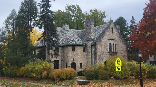 $615,000 | 1101 South Monroe Avenue, Green Bay, WI 54301