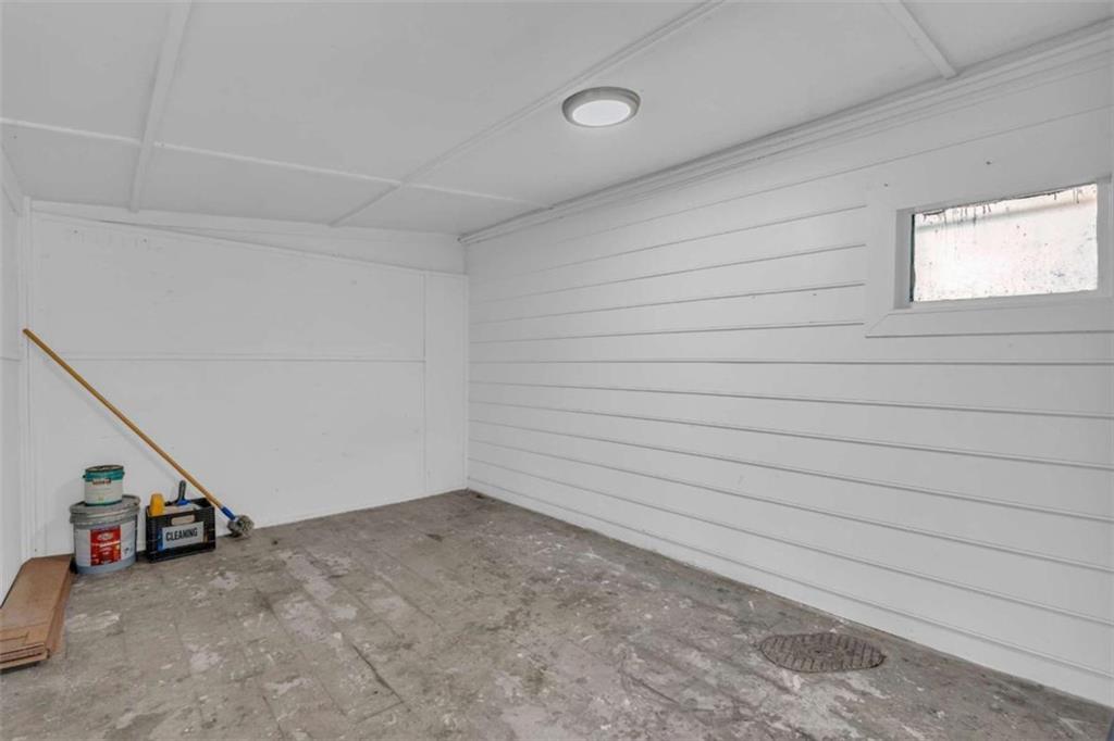 11118 City Pond Road Covington, GA 30014 - Photo 17 of 24 a view of a livingroom with an entryway