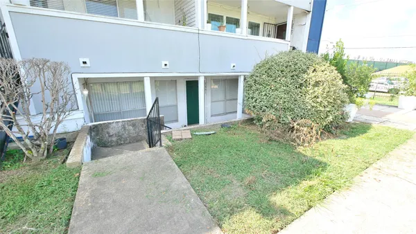 $109,000 | 781 Country Pl Drive, Unit 1061, Houston, TX 77079