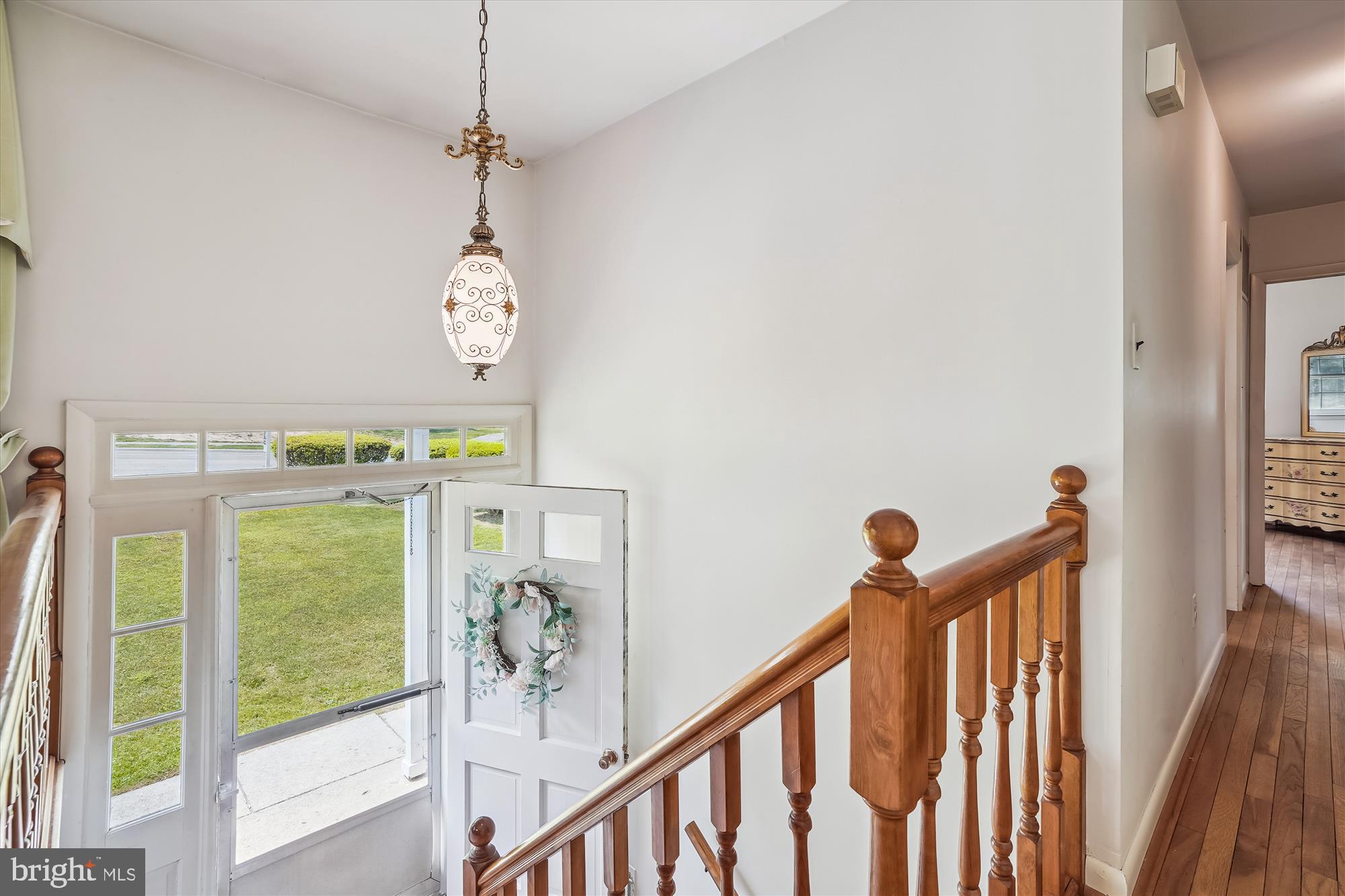 4501 Roberts Road Fairfax, VA 22032 - Photo 6 of 43 Welcoming Foyer