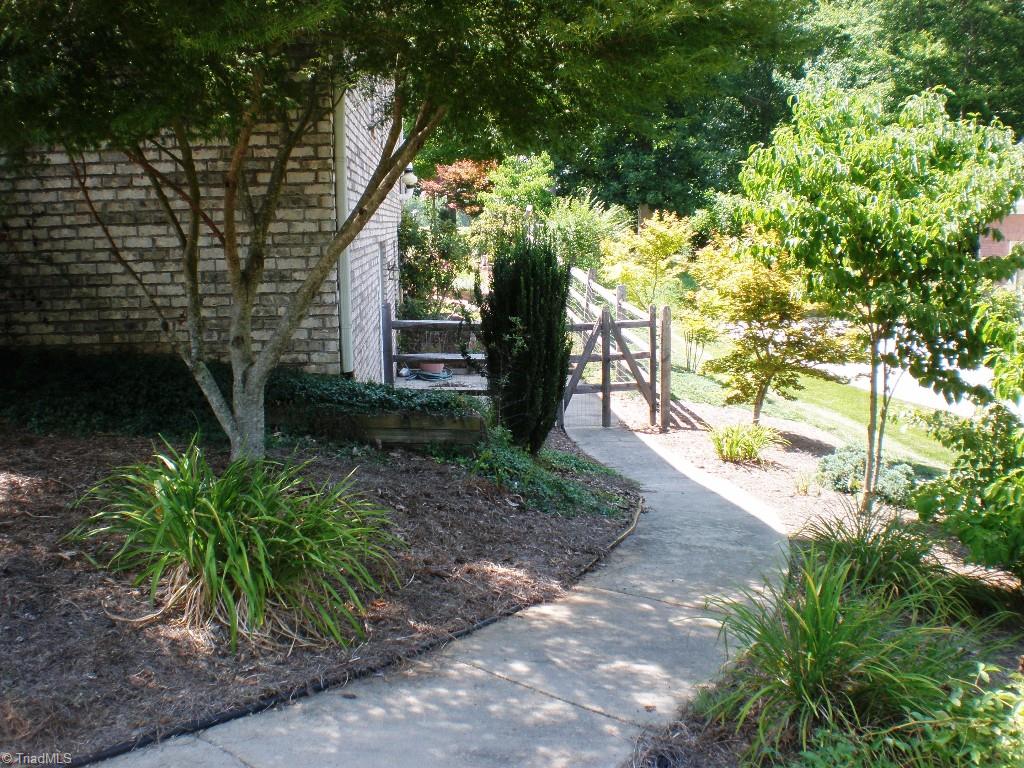 8506 Case Ridge Drive Oak Ridge, NC 27310 - Photo 4 of 30