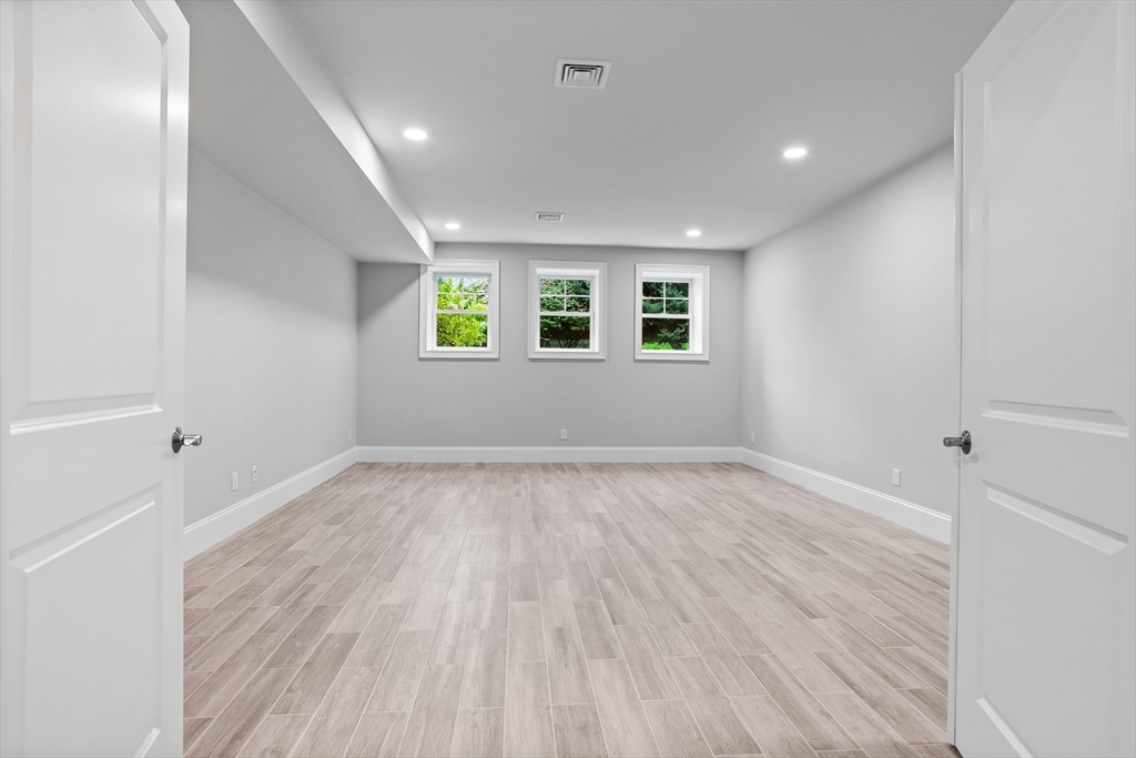 25 Flintlock Road Lexington, MA 02420 - Photo 20 of 26