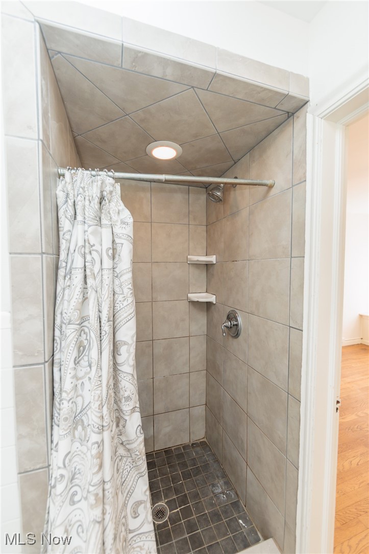 2551 Ashurst Road University Heights, OH 44118 - Photo 42 of 50