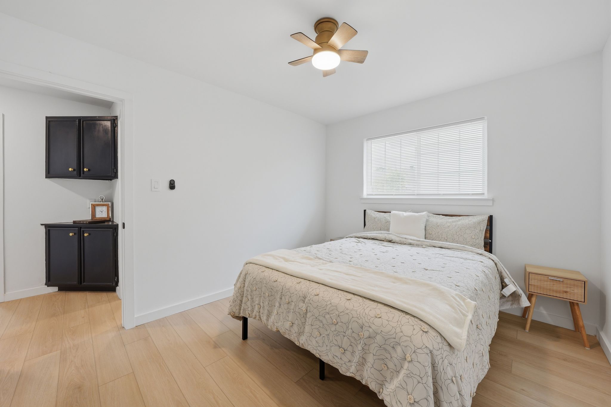 6804 Meadow Run Austin, TX 78745 - Photo 15 of 34 This room features light-colored hardwood flooring, a ceiling fan with integrated lighting, and a window with horizontal blinds