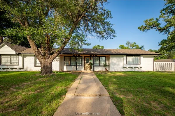 $380,000 | 334 Fountain Lane, Hilltop Lakes, TX 77871