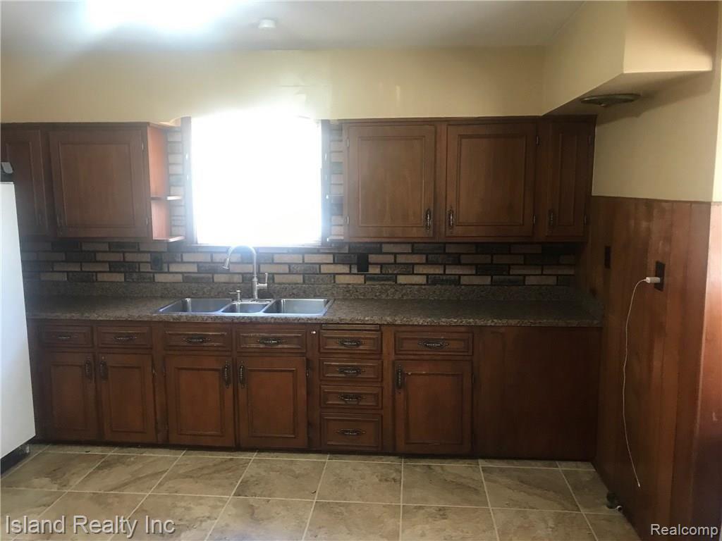 6006 Evergreen Road Detroit, MI 48228 - Photo 7 of 21 DAE82D6A-CF27-4CFE-A902-1EA6AFD38E3A.jpeg