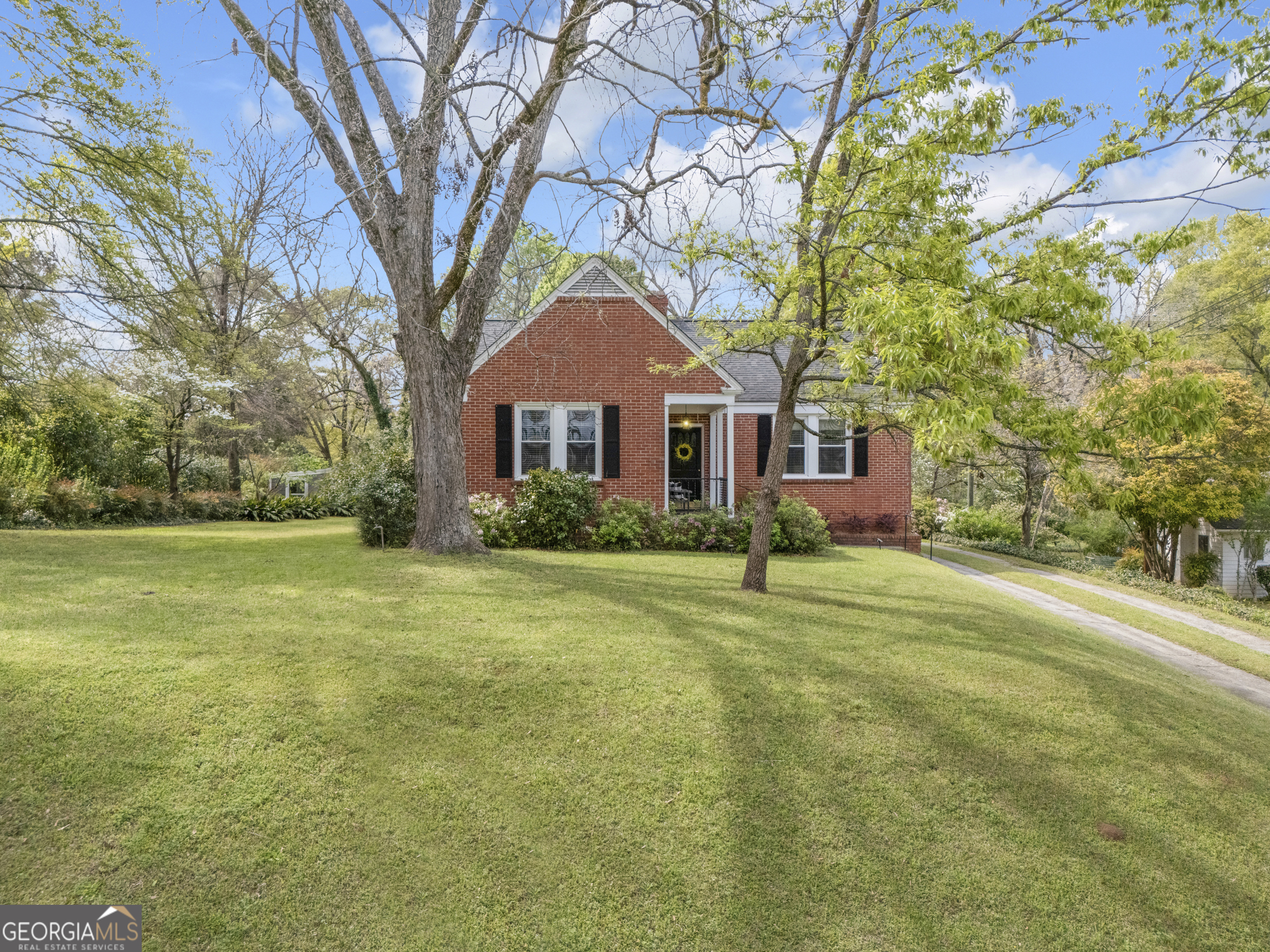 410 Spring Street Washington, GA 30673 - Photo 1 of 1 a front view of a house with a yard