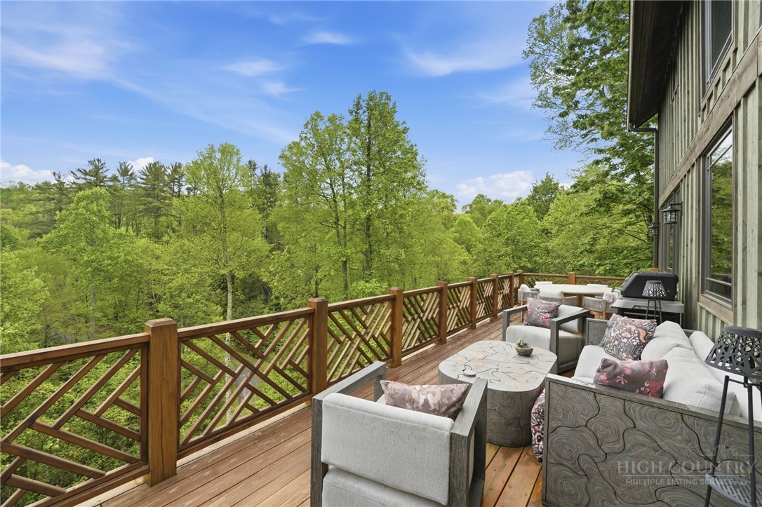 405 Woodlake Loop Road Elk Park, NC 28622 - Photo 4 of 26
