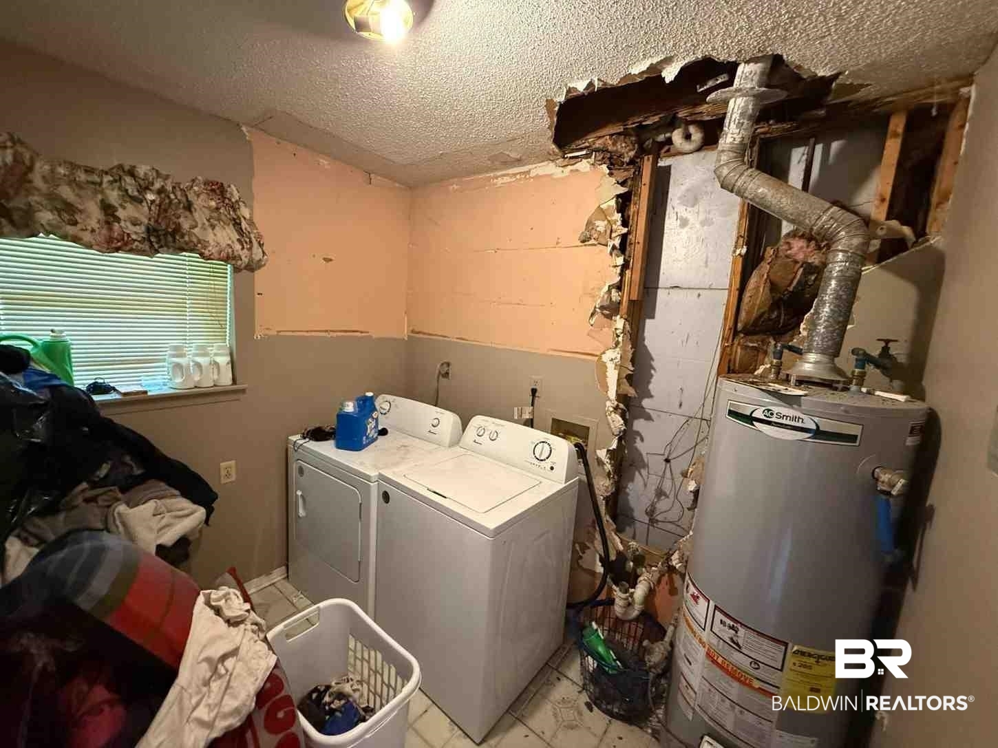 3721 Robertson Court Mobile, AL 36693 - Photo 11 of 22 Laundry area with a textured ceiling, gas water heater, and separate washer and dryer