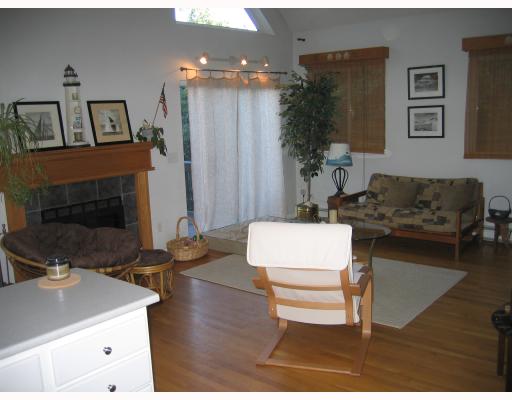 61 Saybrook Avenue Narragansett, RI 02882 - Photo 2 of 8 Living Room.