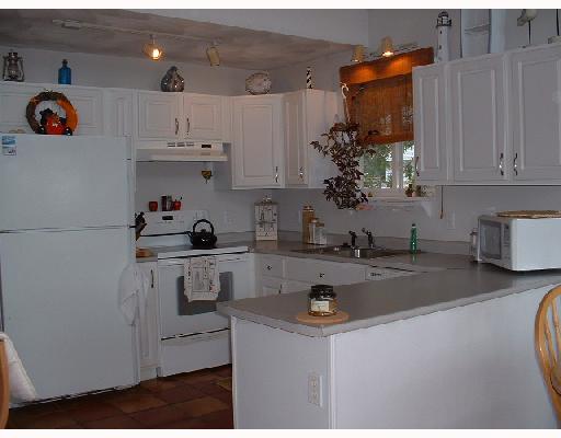 61 Saybrook Avenue Narragansett, RI 02882 - Photo 6 of 8 Kitchen.