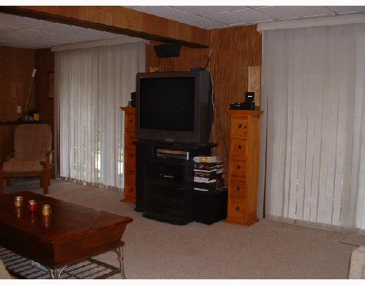 61 Saybrook Avenue Narragansett, RI 02882 - Photo 8 of 8 Den/Family/Great Room.