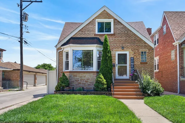 $625,000 | 6365 North Mobile Avenue, Chicago, IL 60646