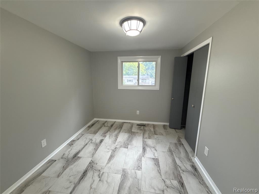 3308 Spring Valley Drive Flint, MI 48504 - Photo 16 of 24