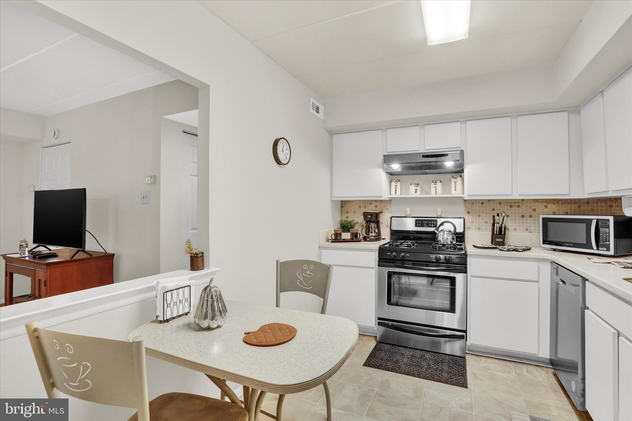 56003 Delaire Landing Road Philadelphia, PA 19114 - Photo 11 of 33