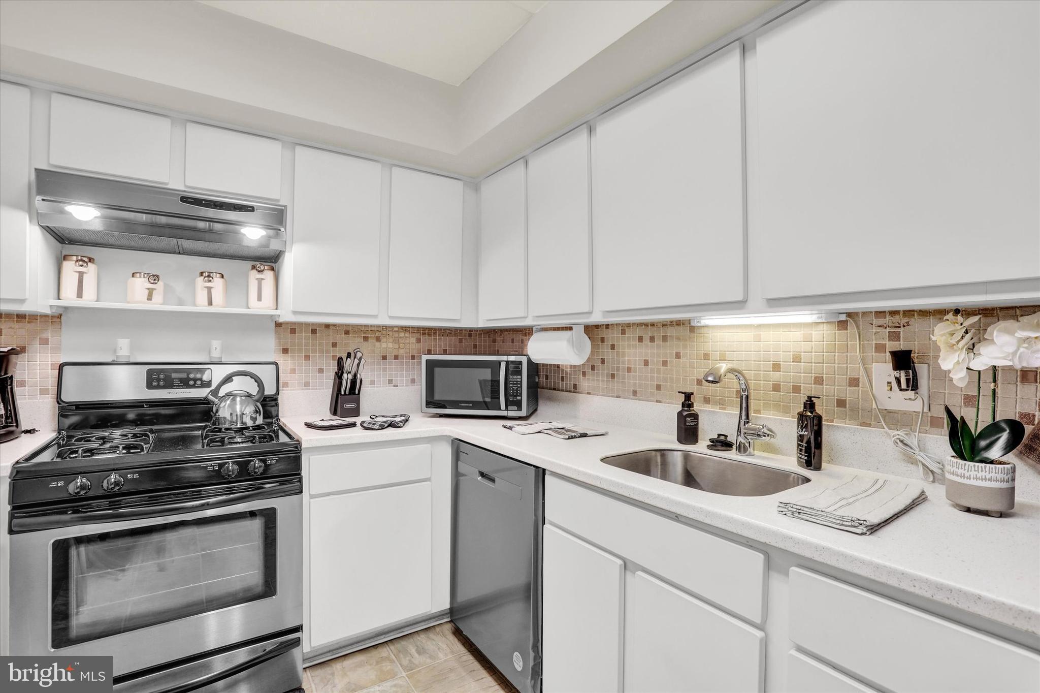 56003 Delaire Landing Road Philadelphia, PA 19114 - Photo 13 of 33