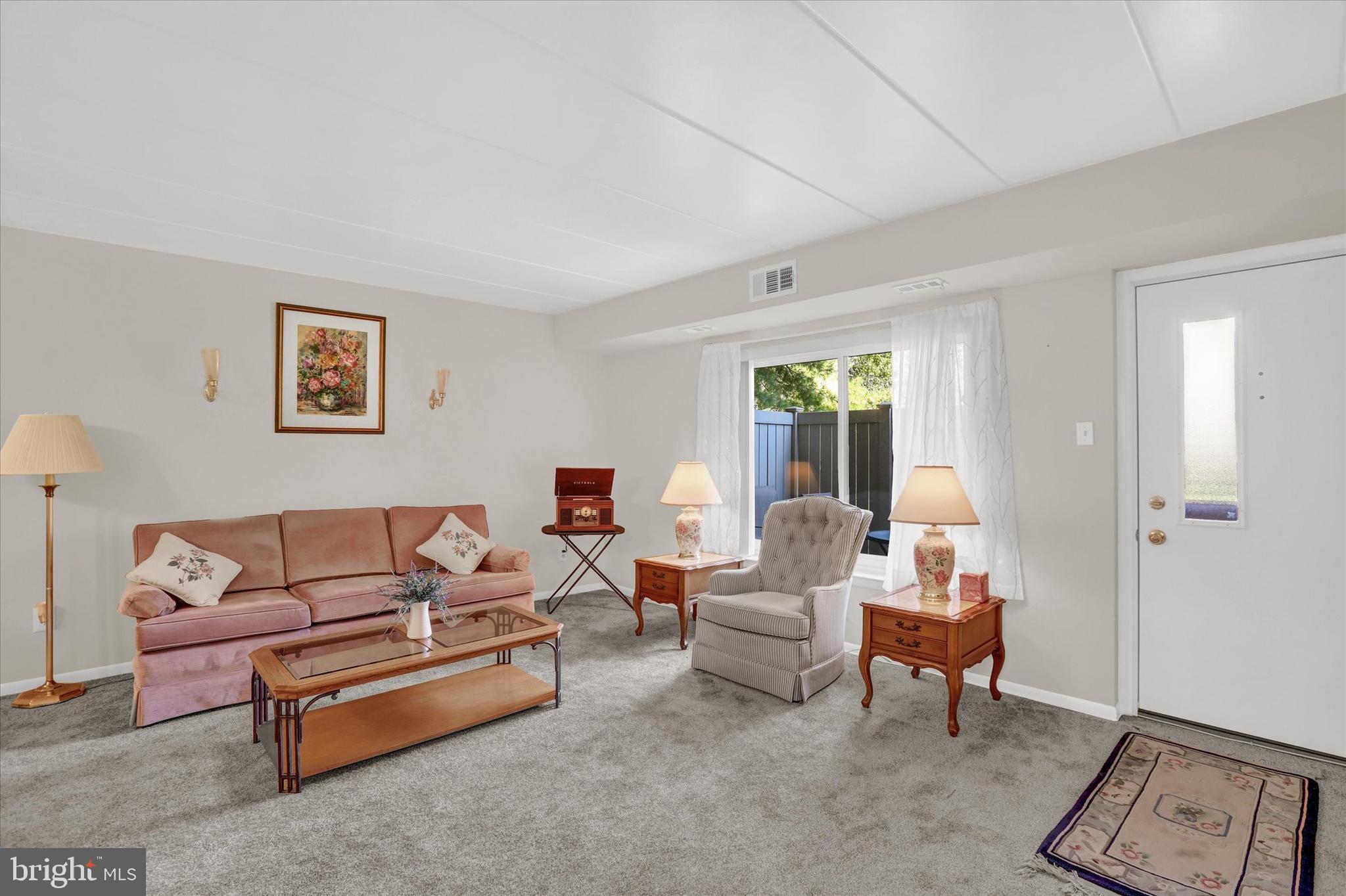 56003 Delaire Landing Road Philadelphia, PA 19114 - Photo 4 of 33