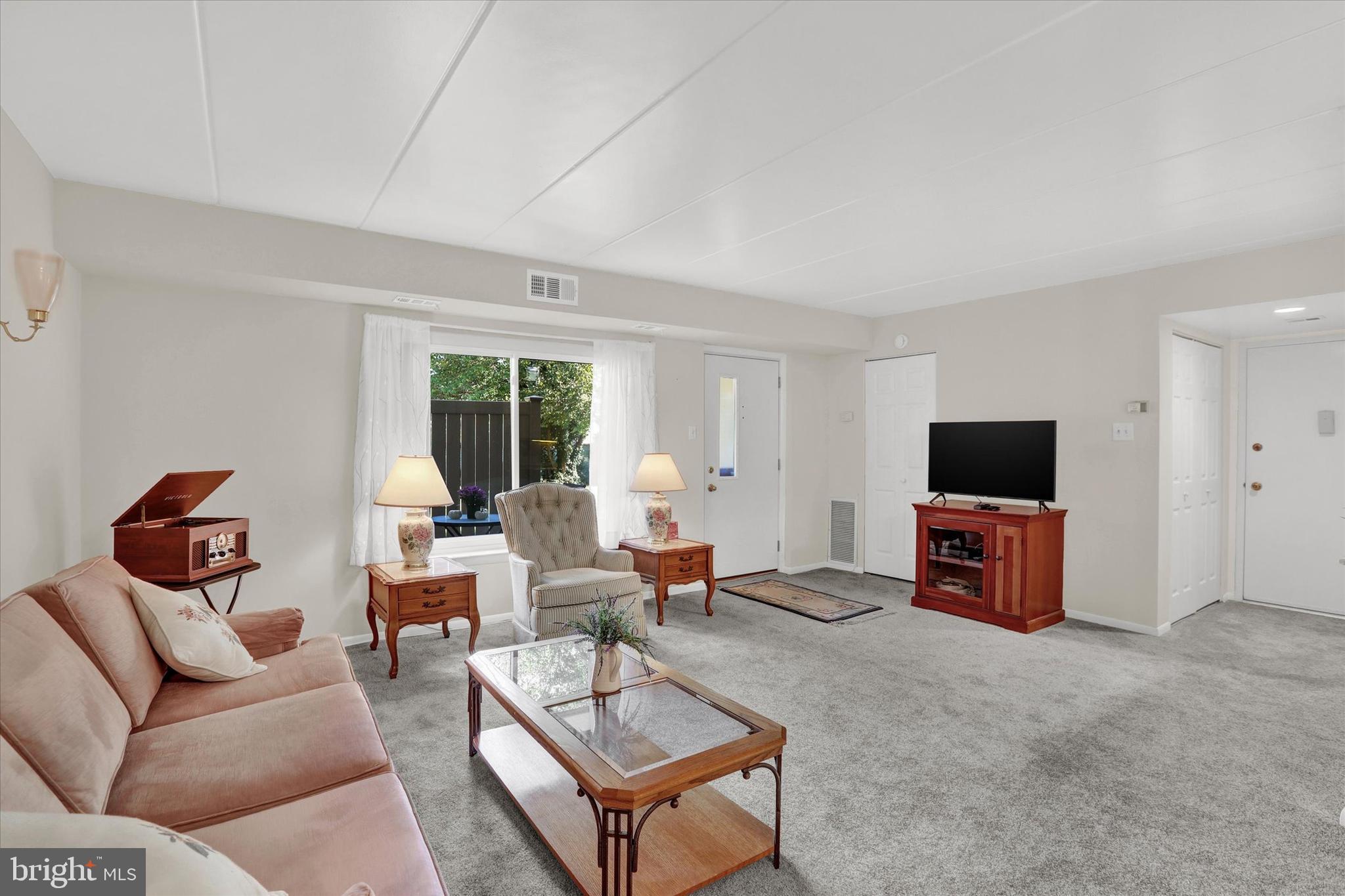 56003 Delaire Landing Road Philadelphia, PA 19114 - Photo 6 of 33