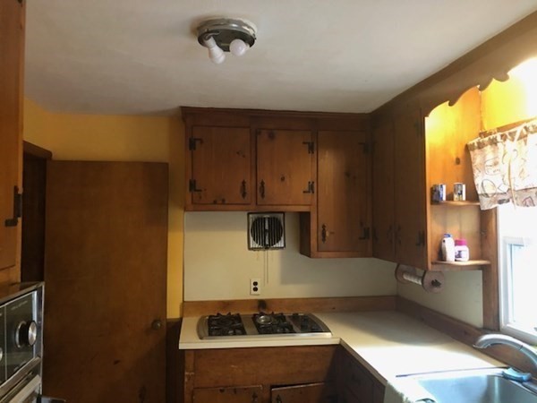 134 North Brook Road Springfield, MA 01119 - Photo 3 of 9