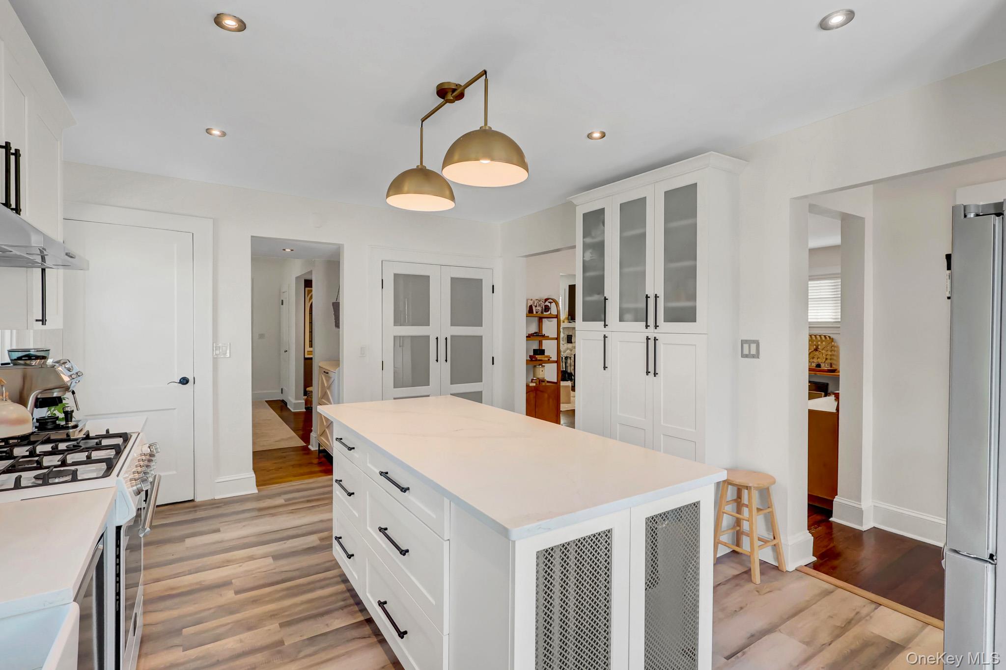 147 Locust Avenue Babylon, NY 11702 - Photo 9 of 31