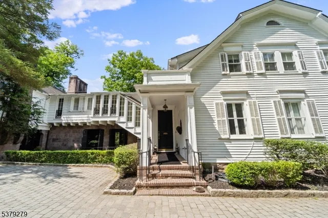 $2,999,000 | 9 East Saddle River Road, Saddle River, NJ 07458