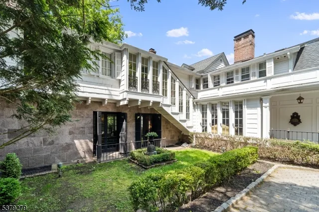 $2,999,000 | 9 East Saddle River Road, Saddle River, NJ 07458