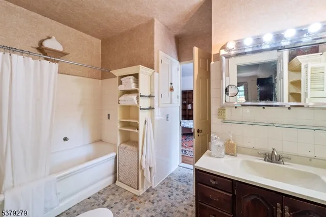 $2,999,000 | 9 East Saddle River Road, Saddle River, NJ 07458