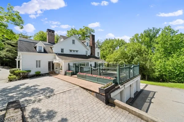 a view of a backyard with sitting area and garden