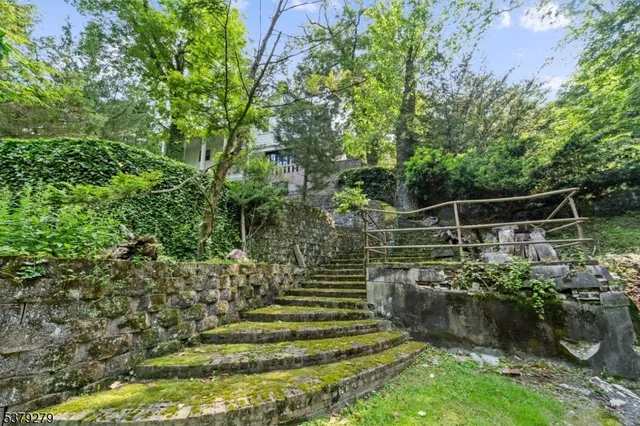 $2,999,000 | 9 East Saddle River Road, Saddle River, NJ 07458