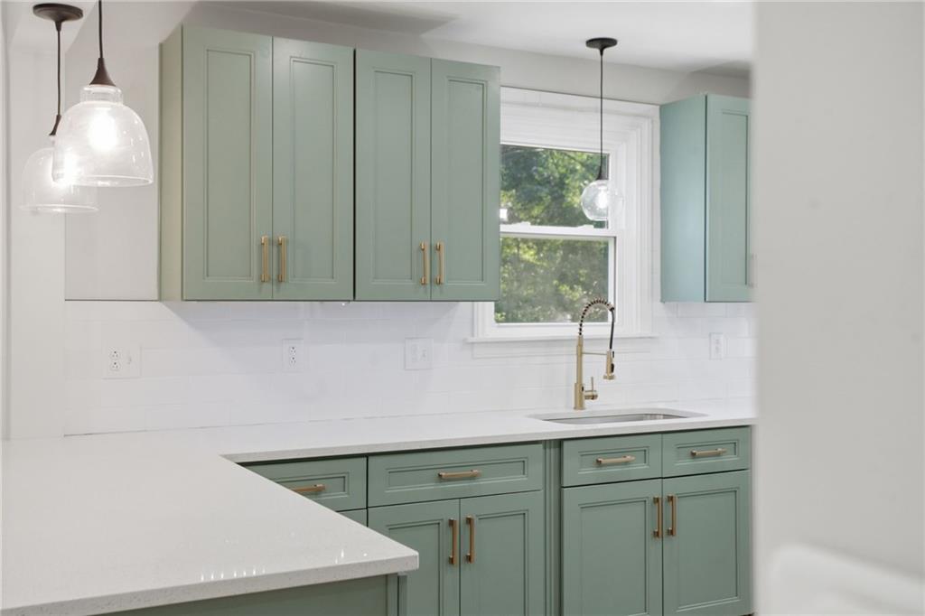 985 Blackhawk Road Beaver Falls, PA 15010 - Photo 2 of 31