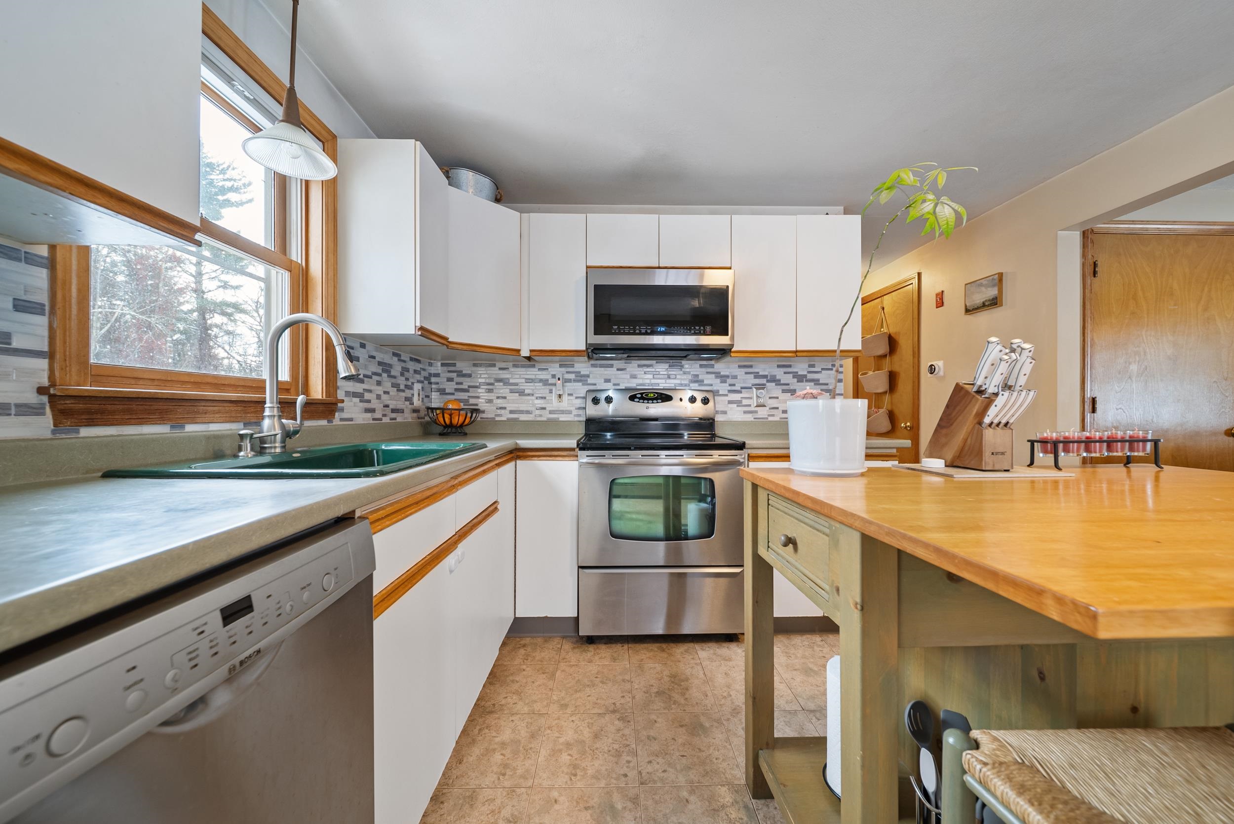 52 Windham Depot Road Derry, NH 03038 - Photo 7 of 42