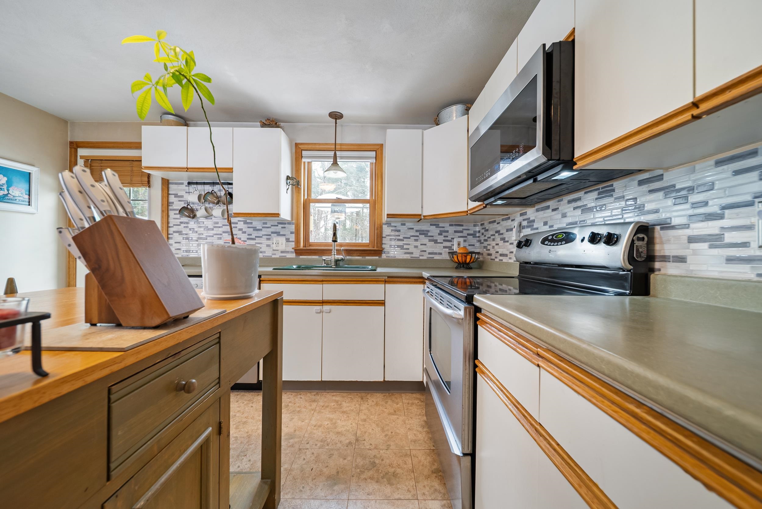 52 Windham Depot Road Derry, NH 03038 - Photo 9 of 42