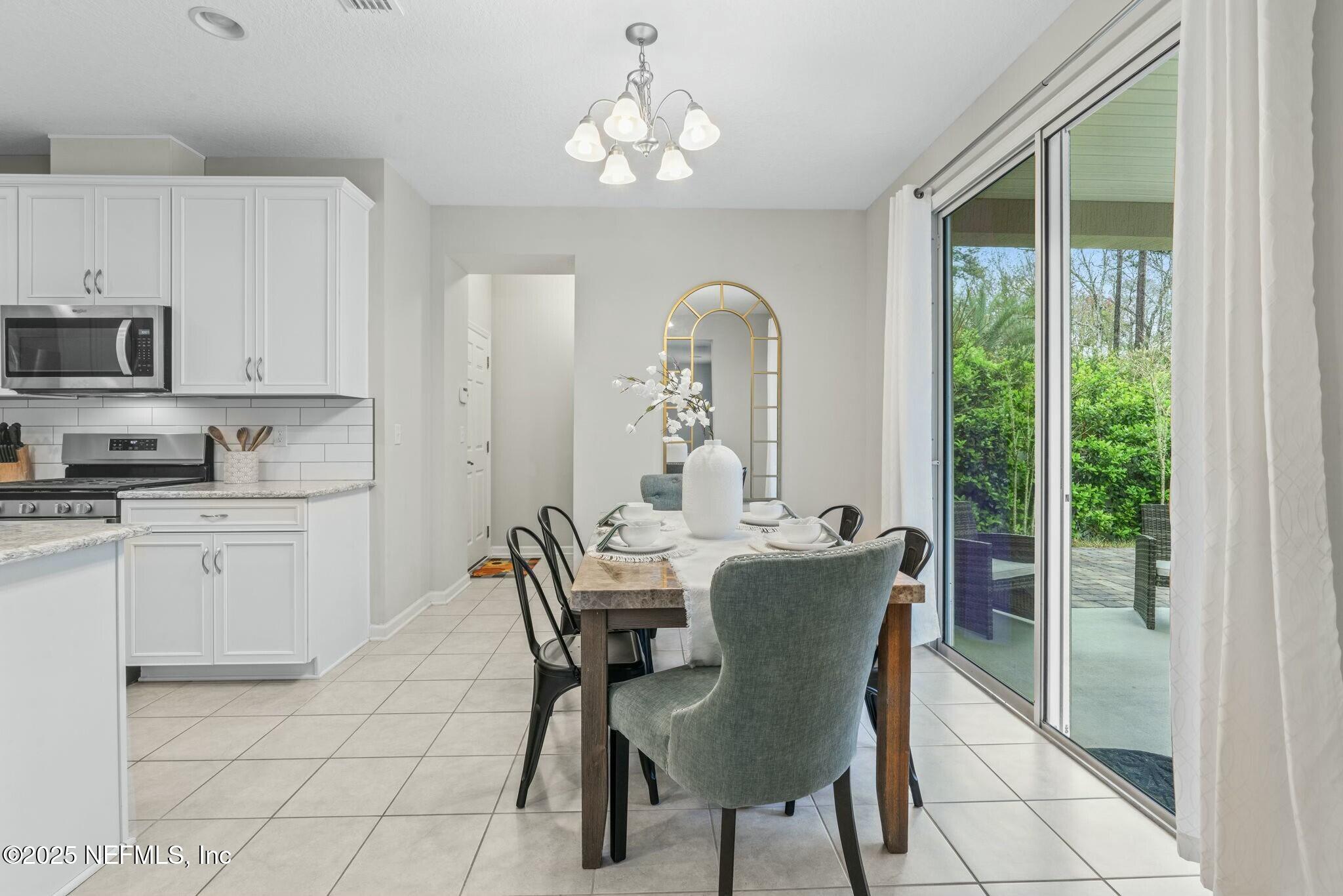 232 Wild Rose Drive St. Johns, FL 32259 - Photo 17 of 59 Dining area