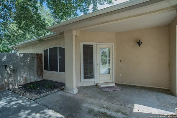 a view of a house with a backyard