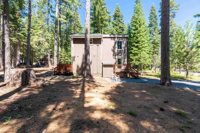 a view of a back yard of the house