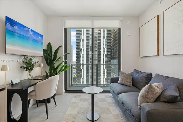 $3,900 | 121 Northeast 5th Street, Unit 2706, Miami, FL 33132