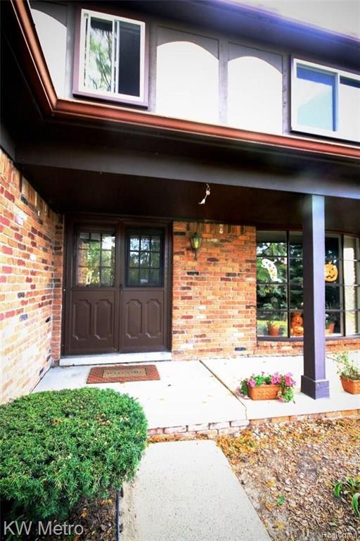 272 Pepper Tree Lane Rochester Hills, MI 48309 - Photo 2 of 34