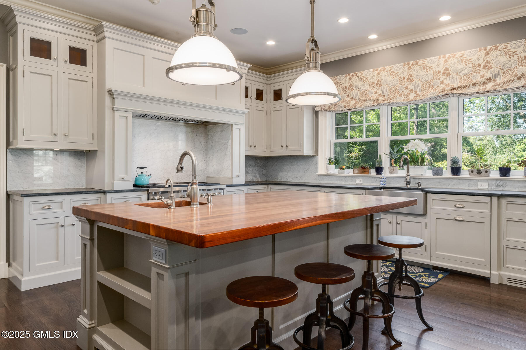 10 Birch Lane Greenwich, CT 06830 - Photo 6 of 30 KITCHEN
