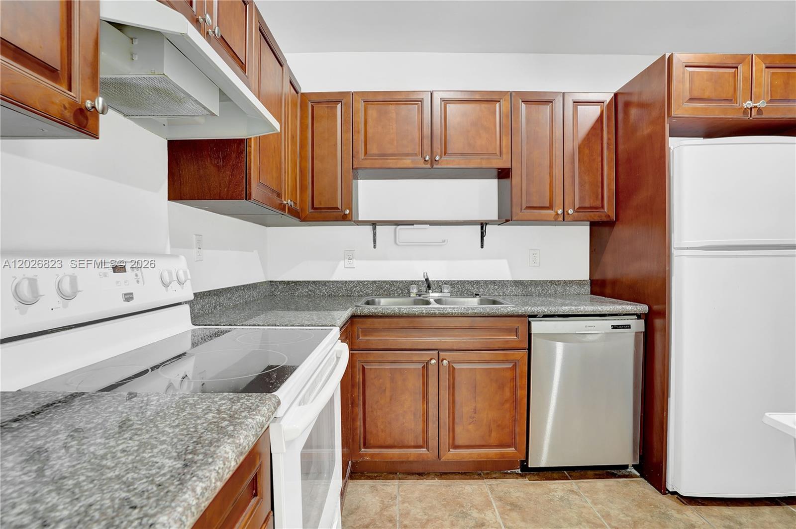 5985 Southwest 41st Street, Unit FRONT Miami, FL 33155 - Photo 7 of 19